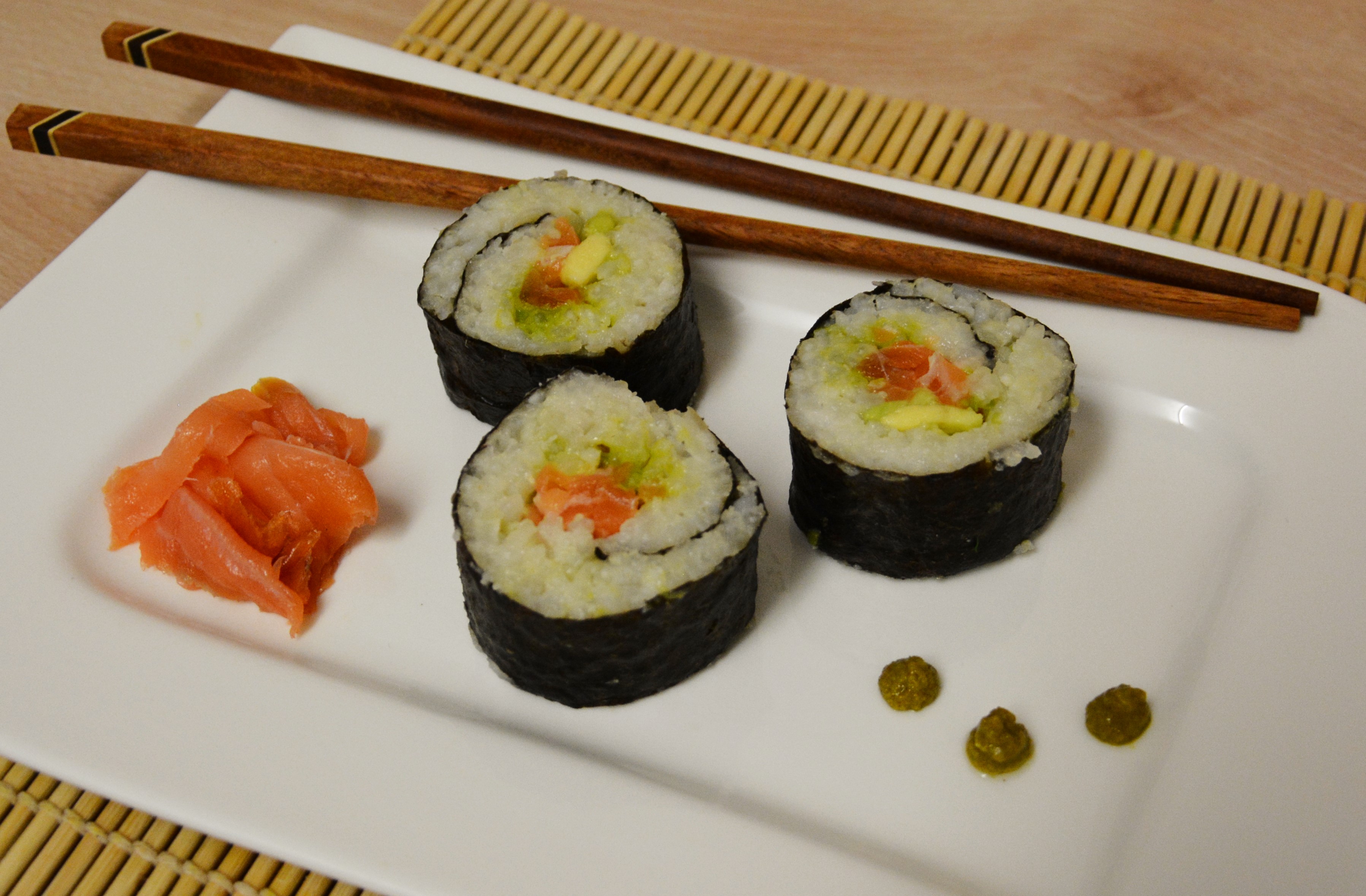 Sushi mit Räucherlachs und Avocado – Die Gemüsekiste