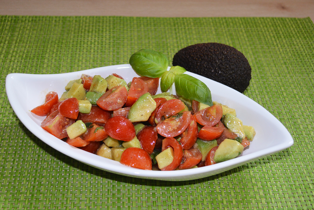Tomaten-Avocado-Salat – Die Gemüsekiste