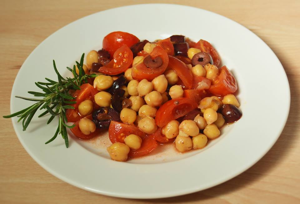 Tomatensalat mit Kichererbsen – Die Gemüsekiste