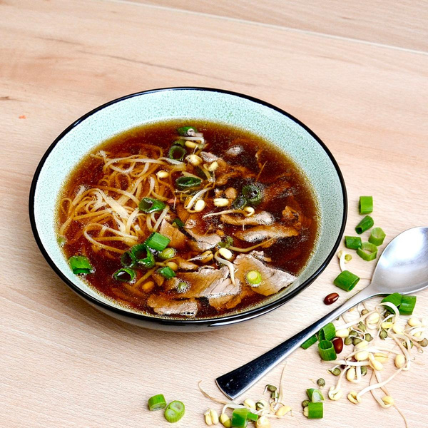 Produktfoto zu Vietnamesische Nudelsuppe mit Rindfleisch - Pho Bo