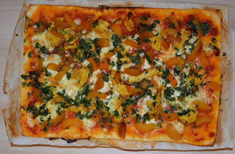 Rezeptbild für Pizza mit Curry-Hühnchen
