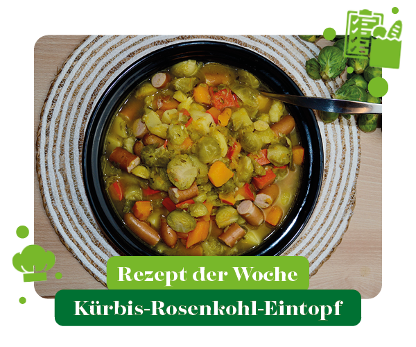 KI generiert: Ein Kürbis-Rosenkohl-Eintopf in einem Topf. Text: Rezept der Woche: Kürbis-Rosenkohl-Eintopf.
