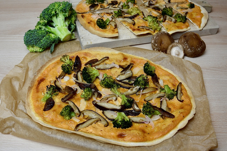 Rezeptbild für Flammkuchen mit Shiitake und Brokkoli
