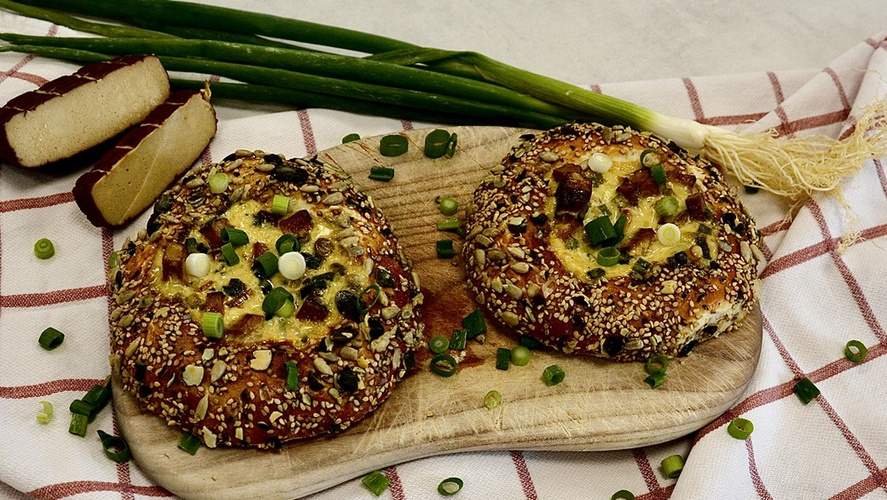Rezeptbild für Flammkuchen-Laugenbagel