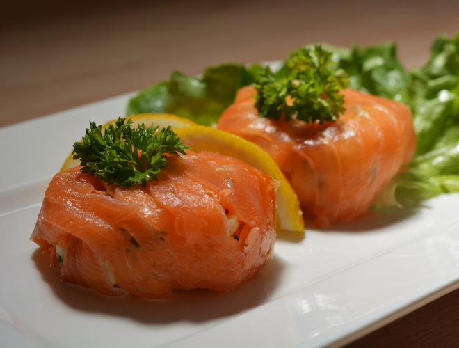 Rezeptbild für Spitzkohl-Räucherlachs-Taler