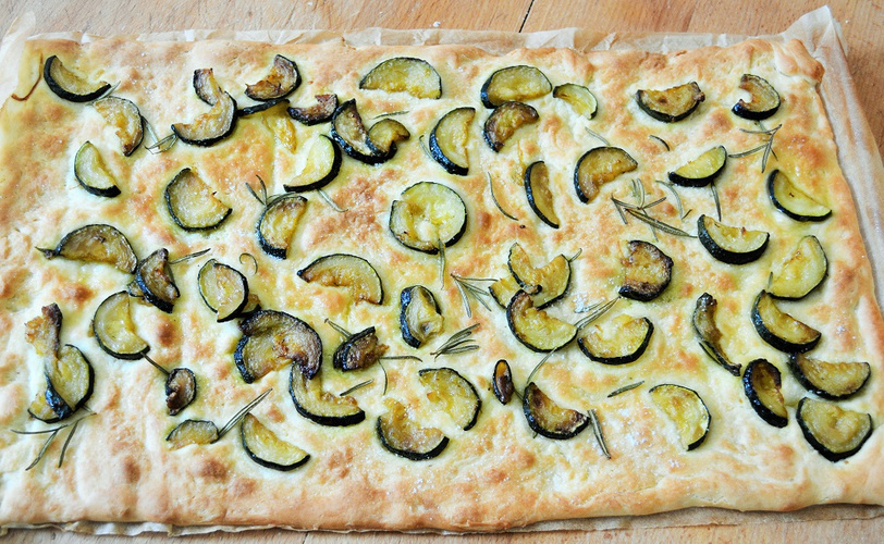 Rezeptbild für Pizza weiß mit Zucchini