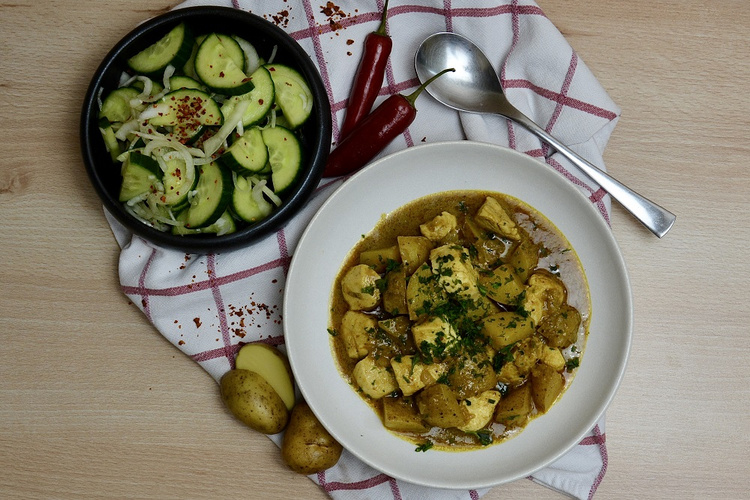 Rezeptbild für Gelbes Thai Curry mit Hähnchen – Gaeng Kari Gai