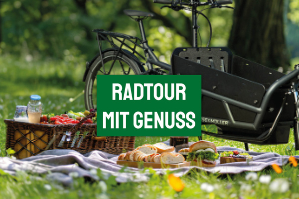 KI generiert: Picknick mit Fahrrad im Grünen, Text: "RADTOUR MIT GENUSS".