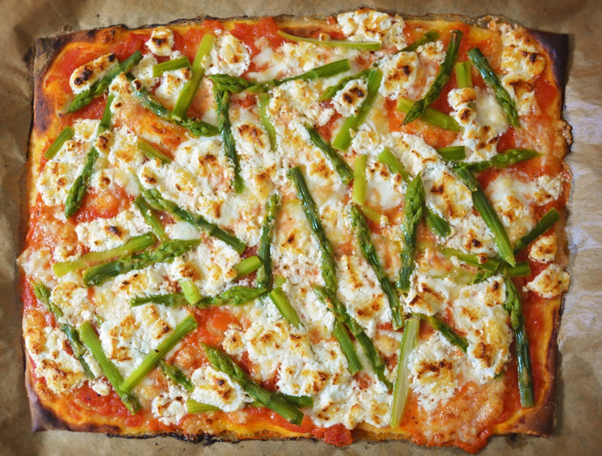Rezeptbild für Pizza mit Grünspargel und Ziegenkäse
