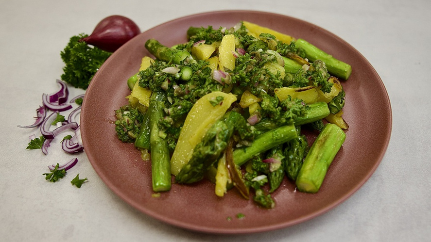 Rezeptbild für Grüner Spargel mit Kartoffeln vom Blech