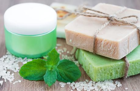 Ein Zusammenspiel von Wein und Käse. Schau dir usnere Perfect Match Pakete an!