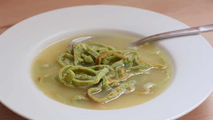Rezeptbild für Suppe mit Bärlauchflädle