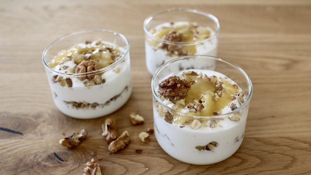 Rezeptbild für Honig-Joghurt mit Nüssen