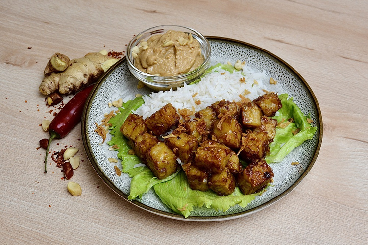 Rezeptbild für Tempeh mit Satésauce