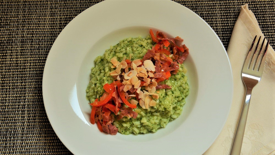 Rezeptbild für Petersilien-Risotto mit Trüffel-Salami