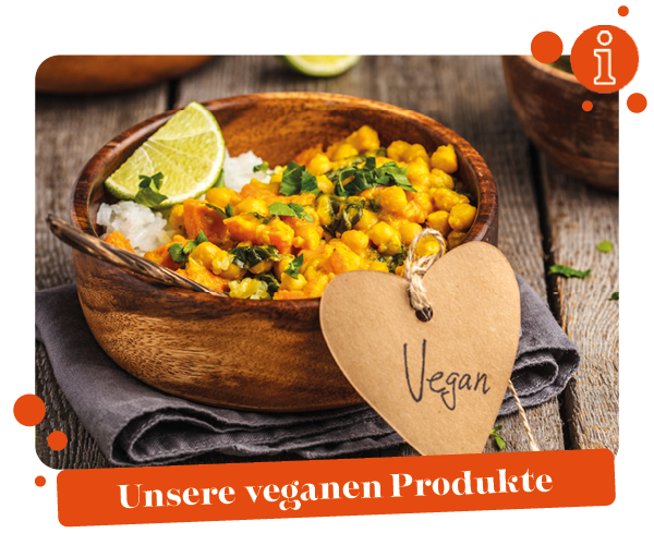 KI generiert: Holzschale mit veganem Curry, Limettenscheiben und einem Herzanhänger; Text: "Unsere veganen Produkte".